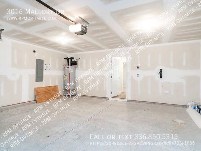 Building Photo - 3016 Mallory Dr