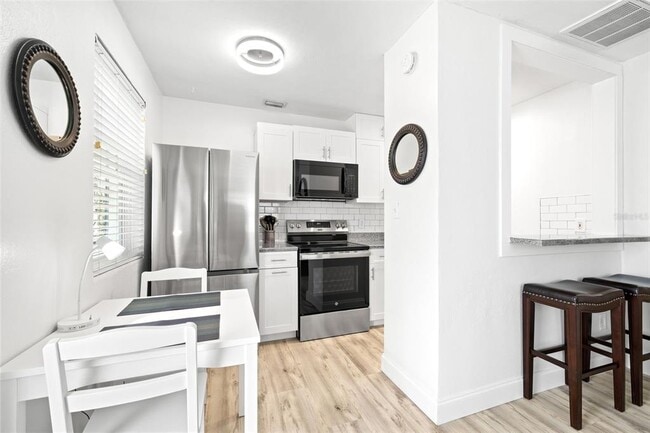 Building Photo - 6872 Gulf Winds Dr