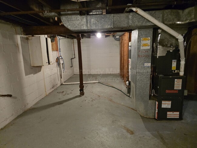 Building Photo - 338 La Motte Ln