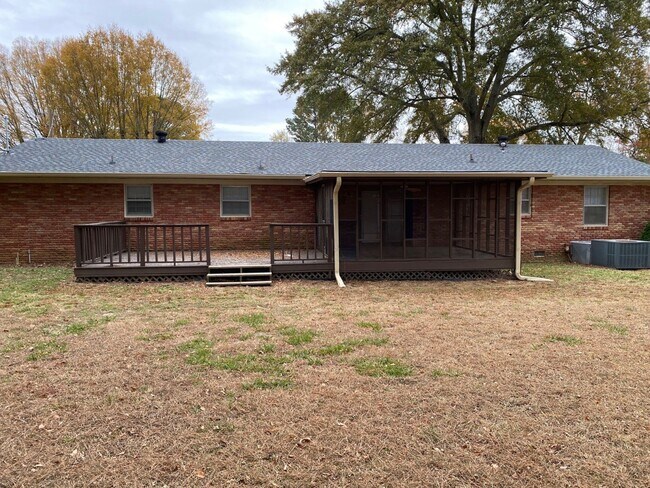 Building Photo - 135 Ayers Dr