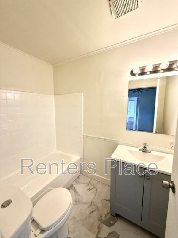 Building Photo - 229 East 28th St N