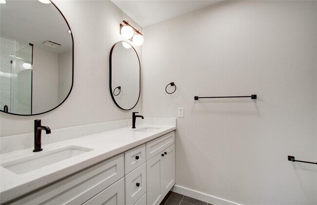 Building Photo - 5839 Sugar Hill Dr