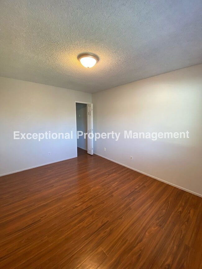Building Photo - Ready to move in 4 bedroom 2 bath home