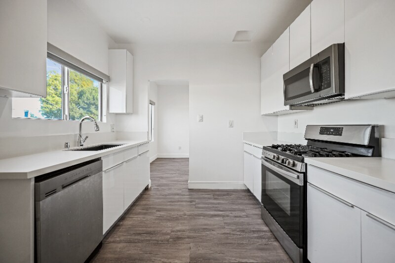 Building Photo - 627 Brittania St