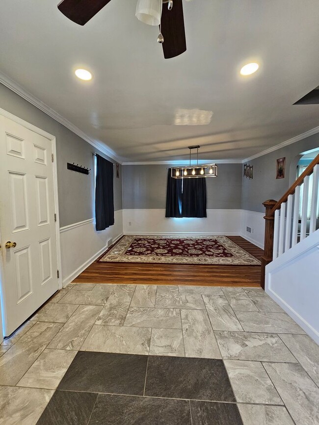 Building Photo - 923 Rohrerstown Rd