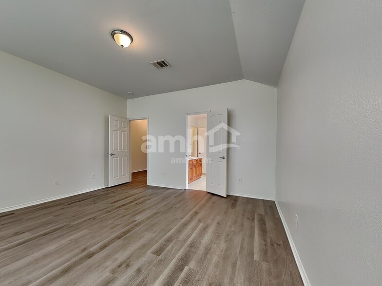 Building Photo - 617 Chestnut Ct