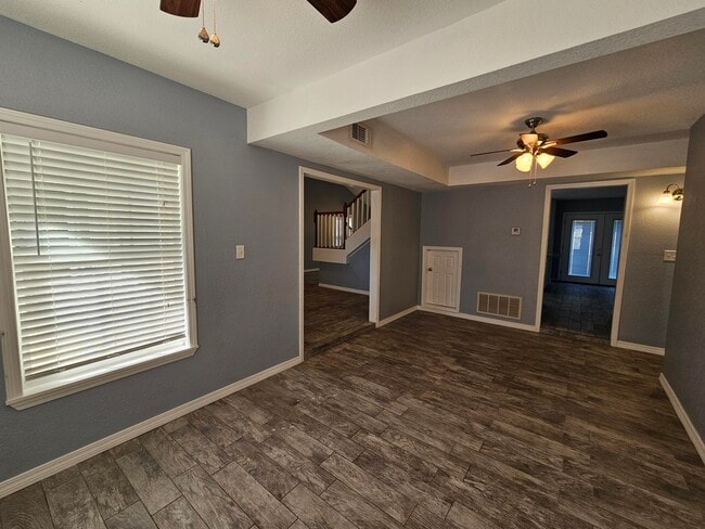 Building Photo - 1077 Woodlore Cir