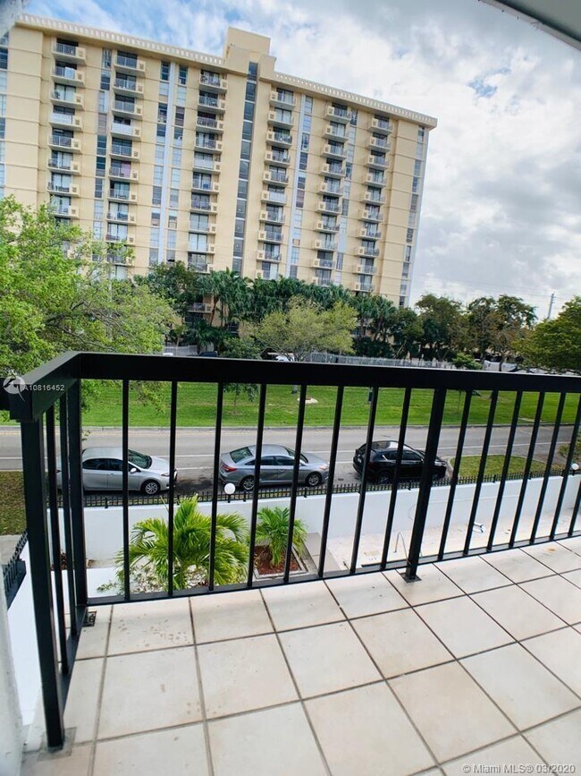 Building Photo - 2345 NE 135th St