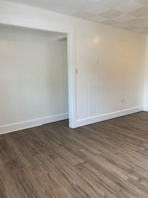 Building Photo - 305 Vincennes Ave
