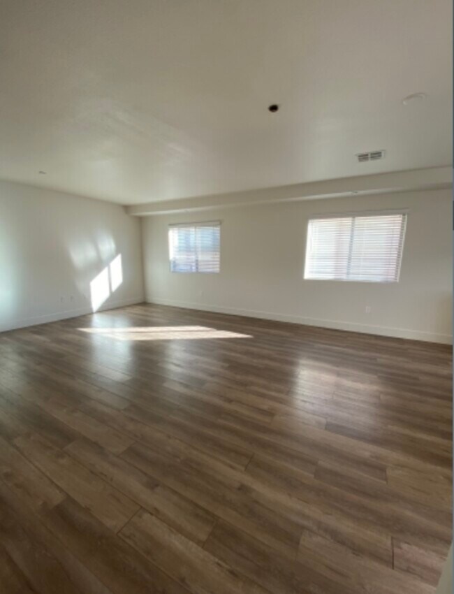 Building Photo - 11312 Huston St