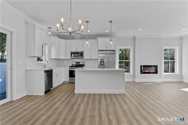 Building Photo - 348 Halley Ave