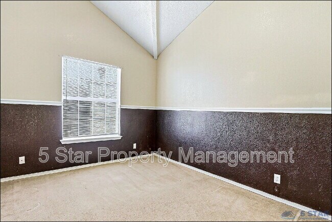 Building Photo - 3140 Tierra Agave Dr