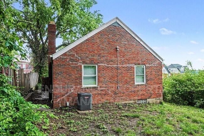 Building Photo - 937 Grand Ave