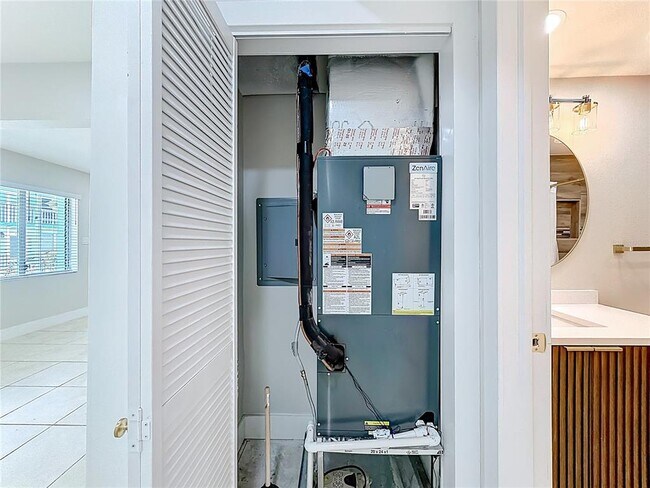 Building Photo - 1840 Shore Dr S