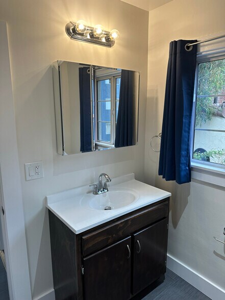 Building Photo - 2034 Highland Ave