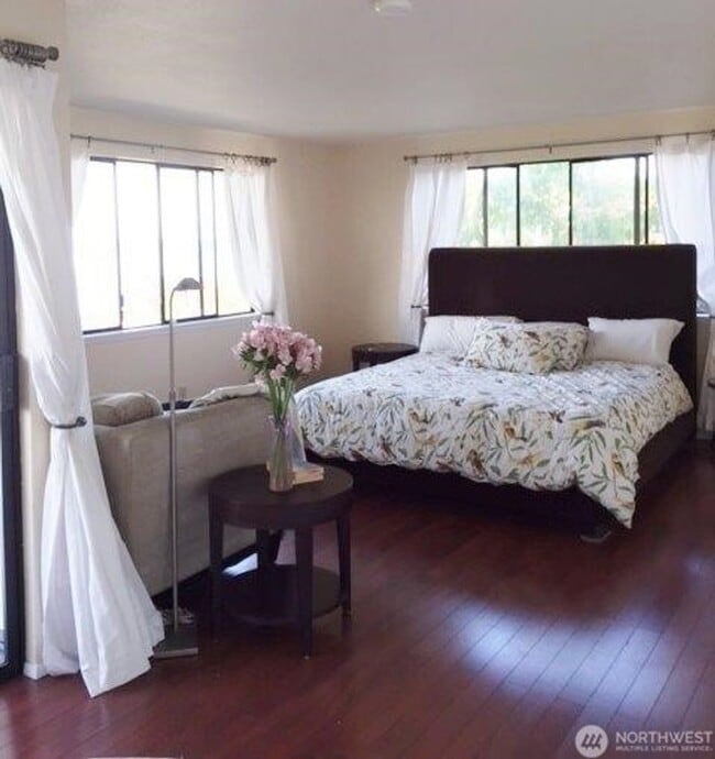 Building Photo - 5Bd/2.75Ba Seattle Home