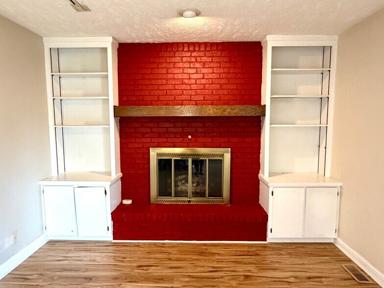 Building Photo - 15421 U St