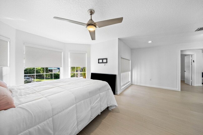 Building Photo - 5855 NW 42nd Way