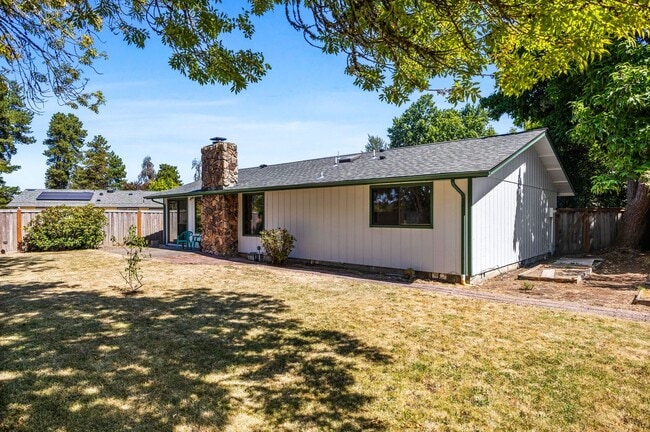 Building Photo - Ideally Located Close to It All — A Cozy Cul-de-Sac Home with Fireplace, Modern Updates & a Fence...