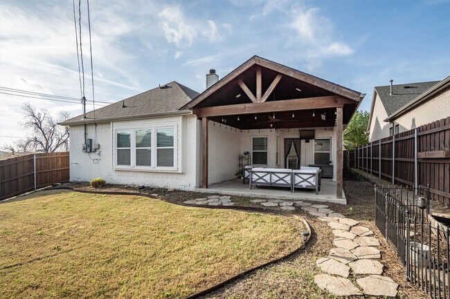 Building Photo - 3700 Linden Ave