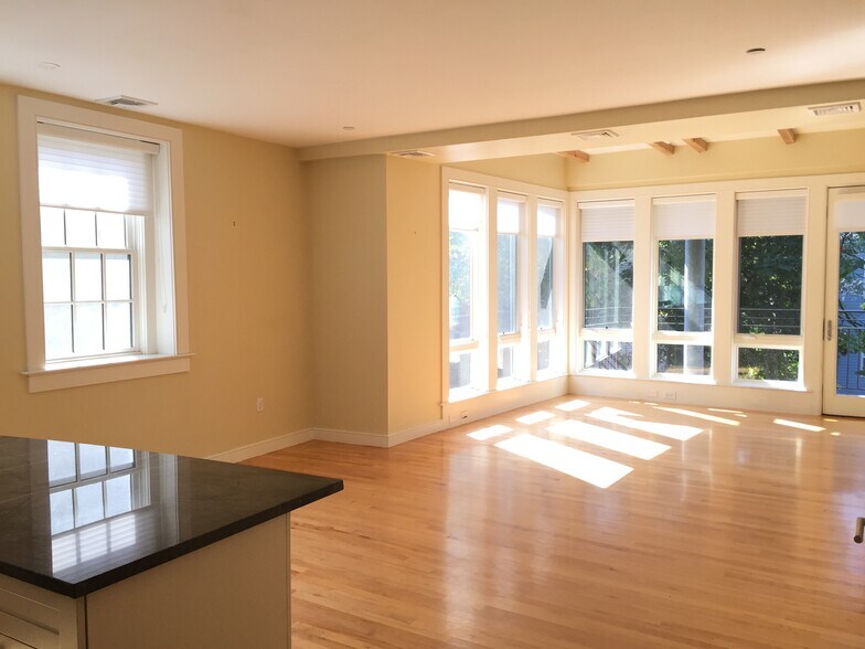 Building Photo - 75 Hamilton St