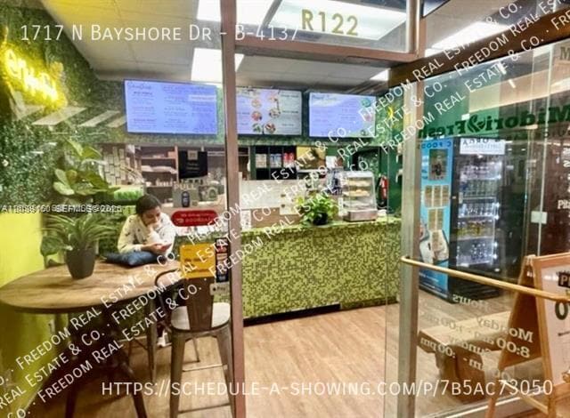Building Photo - 1717 N Bayshore Dr