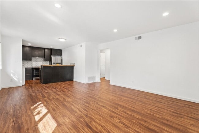 Building Photo - 1833 Fremont Ct