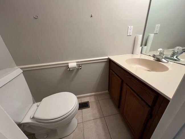 Building Photo - 4 Bedroom 2.5 Bathroom House for rent in Cary NC