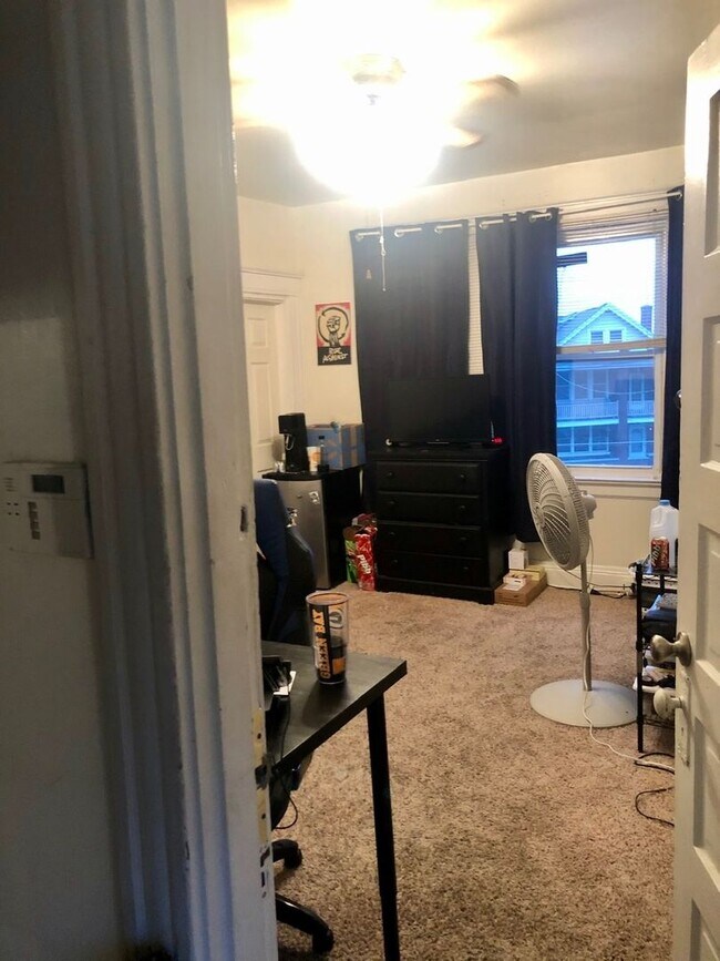 Building Photo - Xavier & UC Students - 2026-2027 School Year - Spacious House with Backyard and Deck!