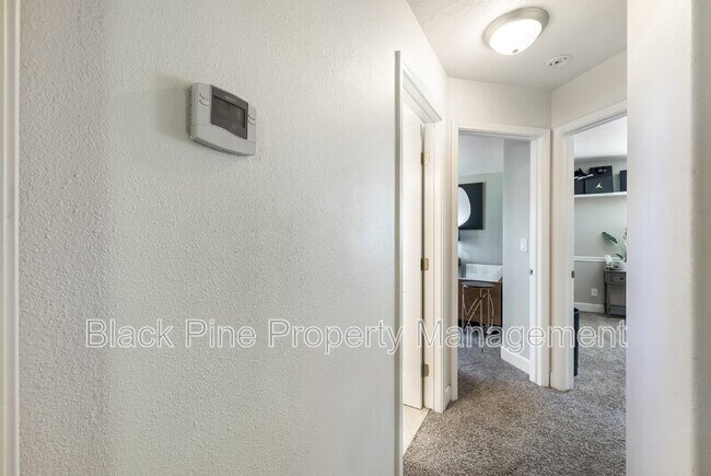 Building Photo - 1127 N Echohawk Way