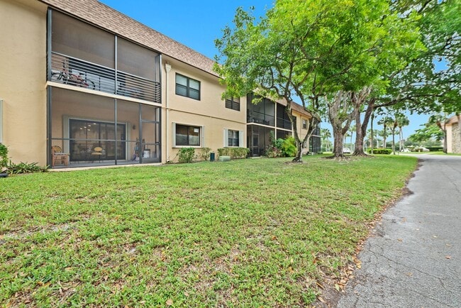 Building Photo - Fully Renovated 2 Bed / 2 Bath – Everything New!