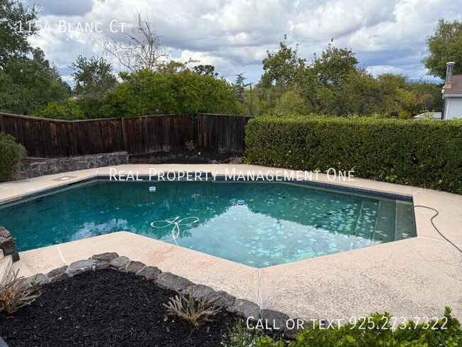 Building Photo - 1154 Blanc Ct