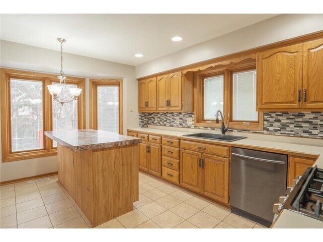 Building Photo - 5245 Clayton Dr