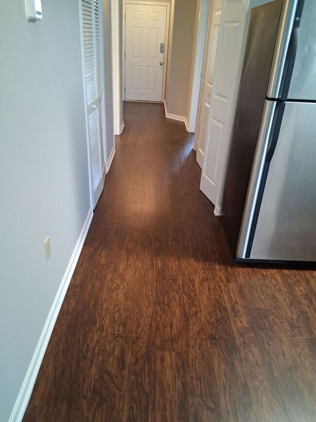 Building Photo - Laurel Station - 3BR/2BA Condo in Fort Sanders available for FALL 2026! Rent includes TWO assigne...