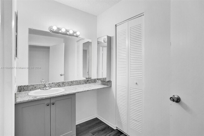 Building Photo - 4211 NW 19th St