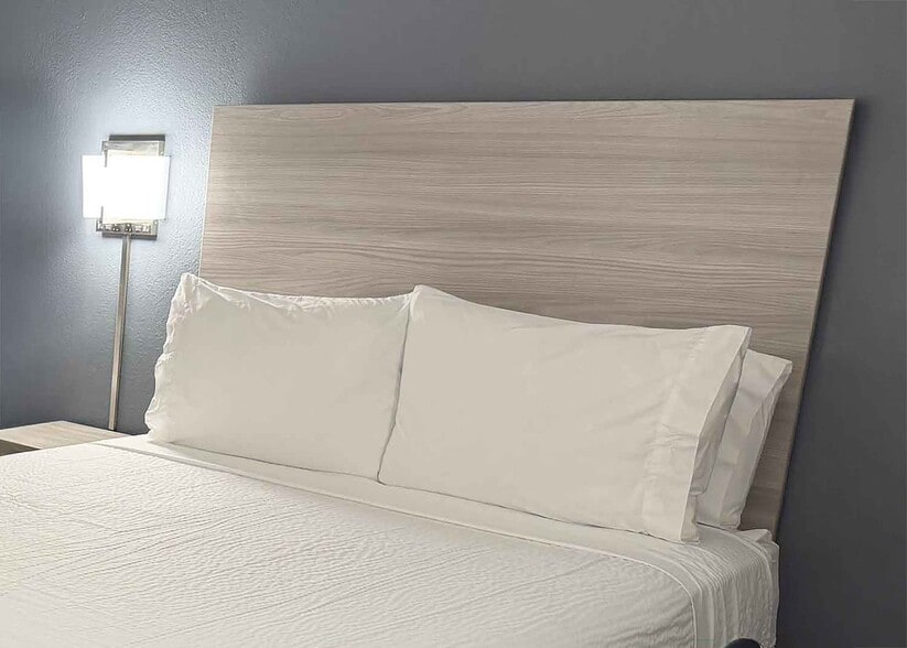 Building Photo - Furnished Studio-Longview