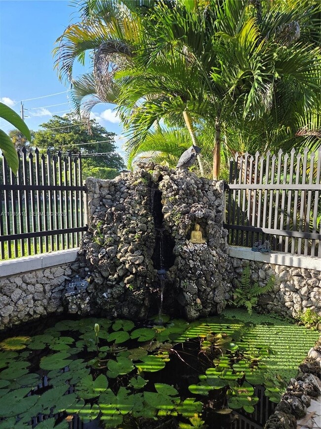 Building Photo - 301 SW 5th St