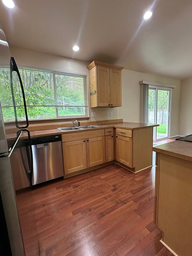 Building Photo - Granite Falls Rambler