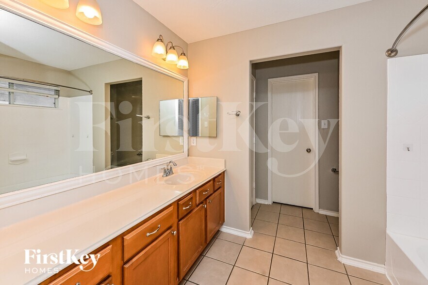 Building Photo - 4435 Sprangletop Ave