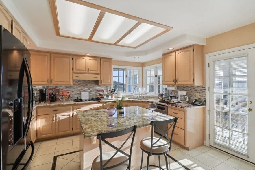 Building Photo - 2908 Lakemont Dr