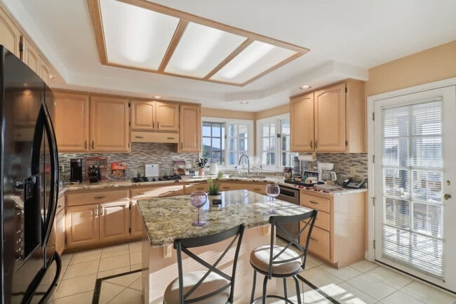 Building Photo - 2908 Lakemont Dr