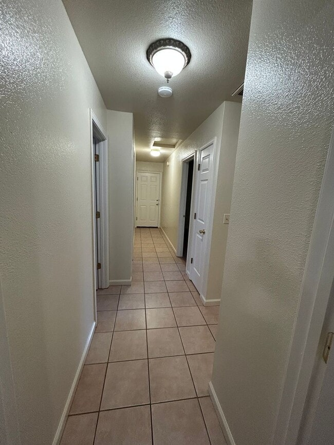 Building Photo - 3 Bedroom Home for Rent in Anderson CA | Large Family Room, 2 Car Garage, Pet Friendly