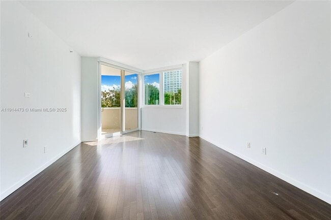 Building Photo - 300 South Pointe Dr