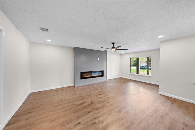 Building Photo - 7630 Mosside St