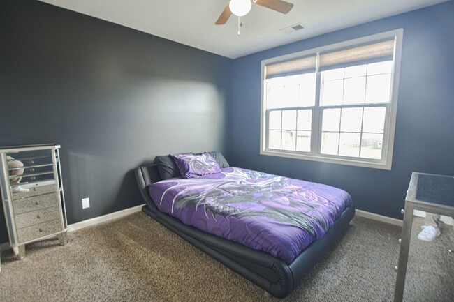 Building Photo - Pet Friendly Three Bedroom!