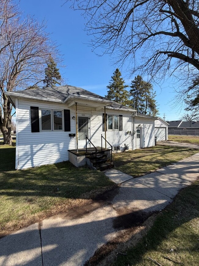 Building Photo - 2-Bedroom 1-Bathroom Single Family Home