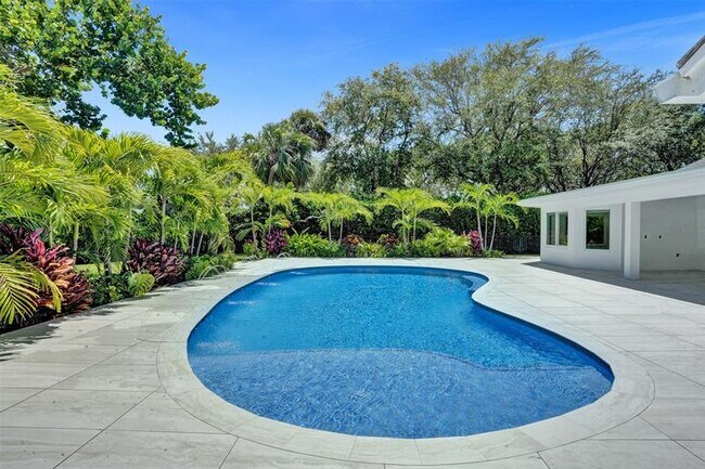 Building Photo - 2800 Banyan Blvd Cir NW
