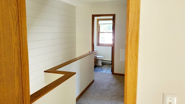 Building Photo - 325 Shorewood Cir
