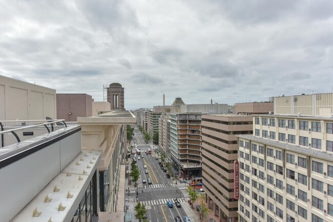 Building Photo - Logan Circle Condo | 1 Bed | 1 Bath | 780 SF | 1 Garage Parking Space