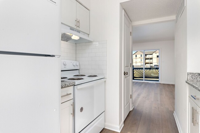 Building Photo - Spacious Duplex in Johnson County - Available December 15